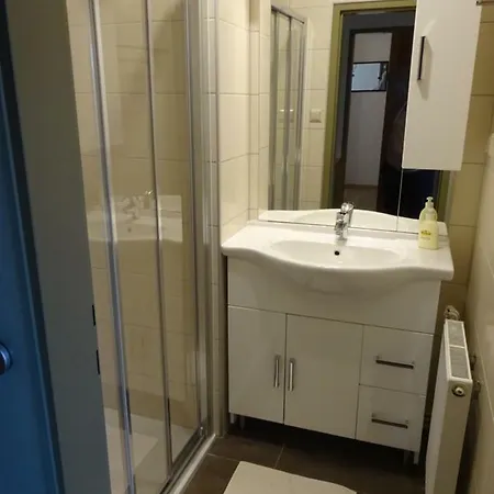 - - Gaestehaus Gabriele Apartmán *