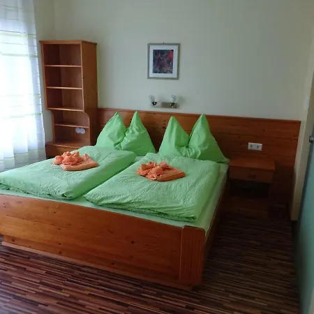 - - Gaestehaus Gabriele * Drobollach am Faakersee